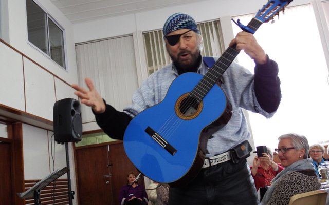 Randall Wicomb op sy stukke 